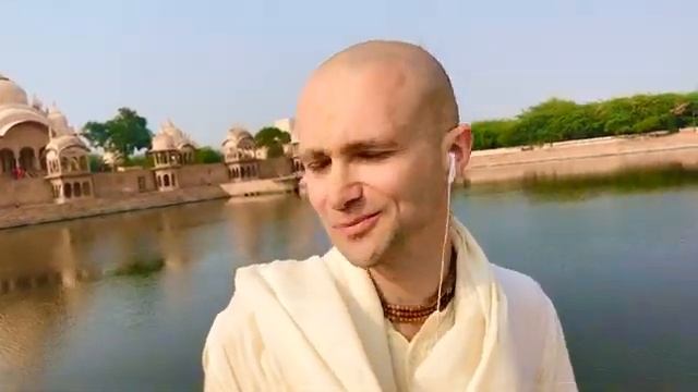 Что дает посещение Вриндавана. Сандхья-аватар д. Говардхан. 2021.11.27 смотреть онлайн