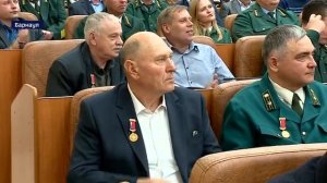Глава Алтайского края вручил награды лучшим работникам лесной отрасли региона
