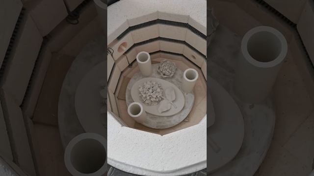 Обжиг фарфора. Гортензия и сирень из фарфора париан отправляются в печь смотреть онлайн