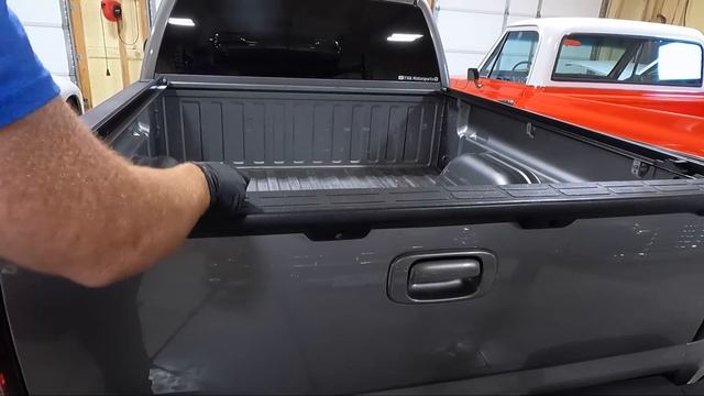 Bed Cover Install on the Cateye NBS Silverado Crew Cab смотреть онлайн