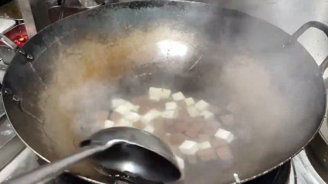廚師長教你豬血燒豆腐的家常做法，步驟詳細，香辣嫩滑下酒又下飯【留意美食】#豬血 #豆腐 #豆腐食譜 #豆腐煮法 #豆腐豬血