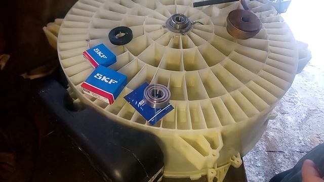 Замена подшипников и крестовины стиральной машинки SAMSUNG Diamond WF8590NMW9 6кг . смотреть онлайн