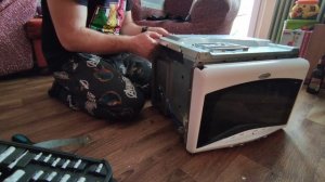Výměna motorku talíře mikrovlnné trouby Whirlpool JT355