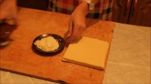 Круассаны из слоеного дрожжевого теста с вареной сгущенкой