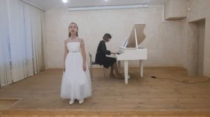 "Колыбельная" муз.В.Моцарта, сл.Флисс; 2."Во горнице, во светлице "обр.А. Немировского; 1-ая мл.