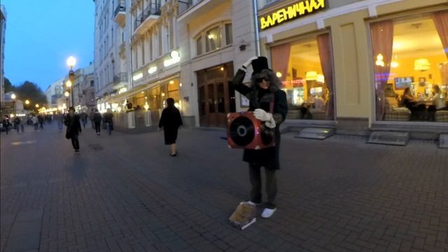 Уличные музыканты видео: шарманщик на мероприятие (музыкант москва, артист на корпоратив)