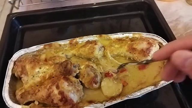 Холостяцкий ужин - куриные ножки запечёные с картошкой в духовке. смотреть онлайн