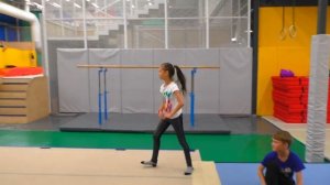 КТО ЛУЧШИЙ  в ГИМНАСТИКЕ ??  Мальчик  VS  Девочка  ?   спортивный ЧЕЛЛЕНДЖ  ✌️