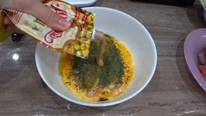 Запеченная курица в ряженке с грибами