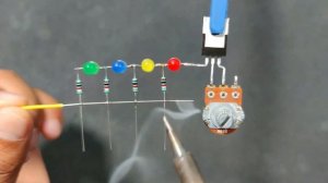 Индикатор уровня напряжения и схема регулятора