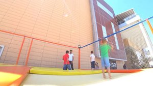 Батут Прыжок Трюк Дети Прыгают на Батуте