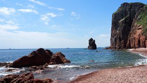 На пляже острова Шкота, Владивосток