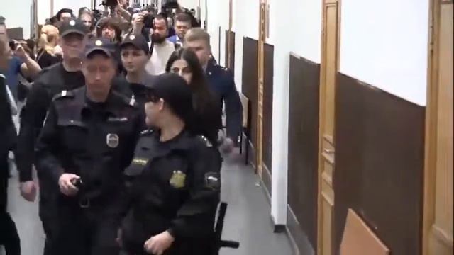 Ангелина Хачатурян идет домой смотреть онлайн