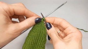 Вязаная елочная игрушка спицами