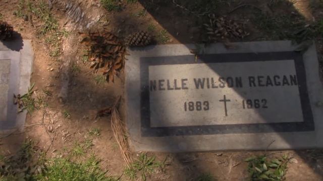 The Graves Of Ronald Reagan's Parents смотреть онлайн