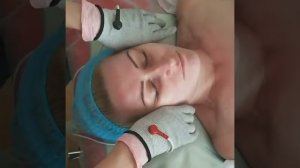 Массаж микротоковыми перчатками.