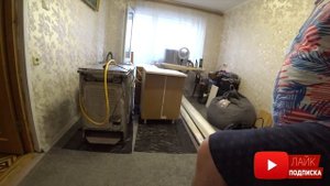 ВАУ эффект, НЕОЖИДАННО? Пришли мастера меняют ЛИНОЛЕУМ на кухне? Ремонт в квартире Влог