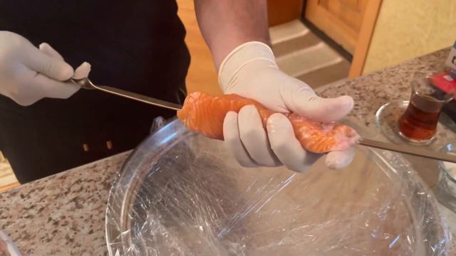 Как Разделать Ры￼бу￼! Шашлык из лосося! Baligin təmizlənməsi və kabablıq doğranması! ￼ смотреть онлайн