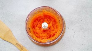 Морковный пирог с грецкими орехами и корицей