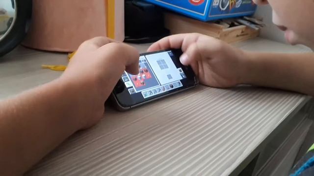 Играем в Майнкрафте Копаем железо и уголь и разную руду делаем железную броню смотреть онлайн