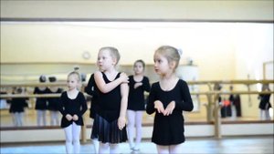 Детская хореография. Урок танца младшего школьного возраста (ролик).
