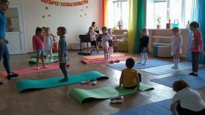 Ритмика для 4 лет.  Знакомство с классом и ковриком #упражнения_для_малышей
