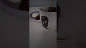 Завтрак с ржаными сырниками и кофе со сливками