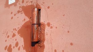 Шарнирная петля прикипела