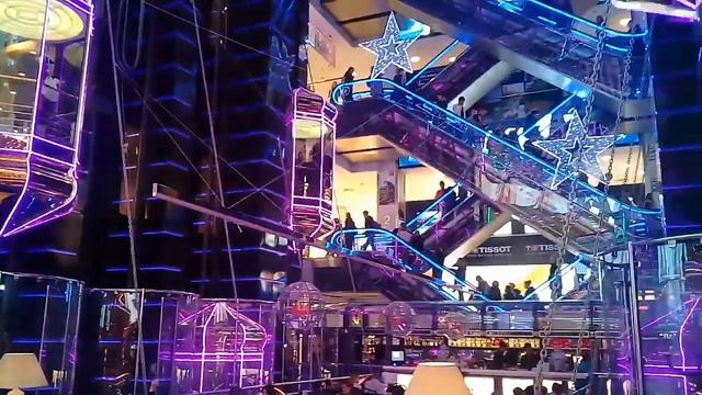 Москва. Торговый центр "Европейский" (м. Киевская). Космические путешествия. (мобильная версия.) смотреть онлайн