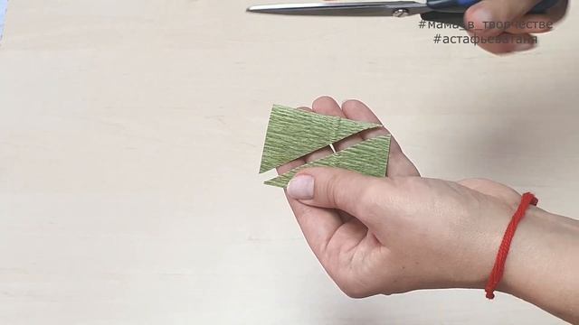 Как сделать орешки из гофрированной бумаги своими руками? Лесной орех из бумаги. Букет из конфет.