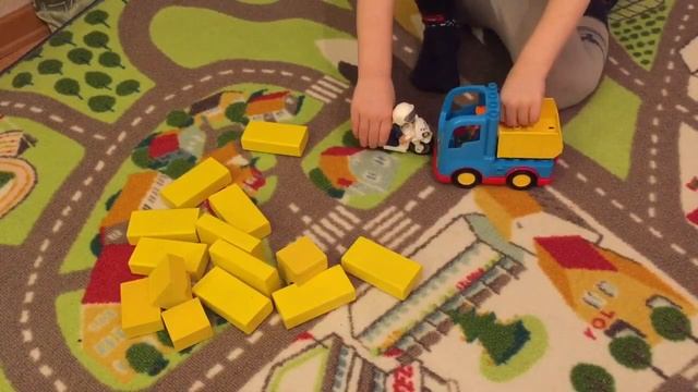 Сказка про грузовичок и мотоцикл