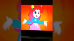 Девушки Эквестрии песня в столовой на английском.