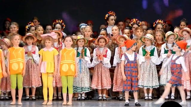 Финал концерта Образцовой студии народного танца "Карнавал"и студии современного танца"Калейдоскоп" смотреть онлайн