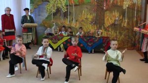 Осенняя ярмарка Выступление ложкарей 3 гр  2016 г