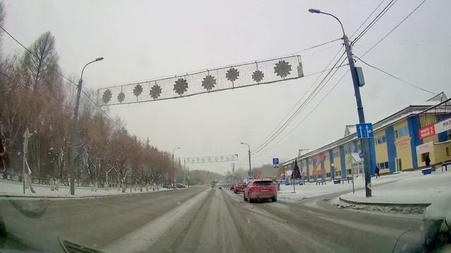 Движение на автомобиле по Тюмени до аграрного университета и на Киевскую смотреть онлайн