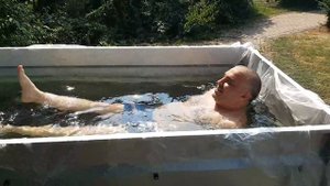 Лето жара бассейн из прицепа. Германия 2018.