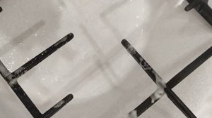 Чем отмыть чугунные решетки на газовой плите. Средство за 100 рублей.