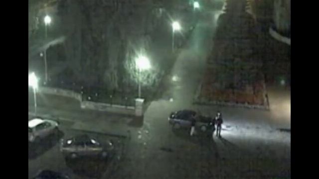 Расправа с ограждением у кинотеатра "Салават".avi смотреть онлайн