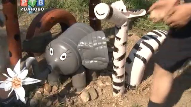 Жираф и слон поселились на детской площадке смотреть онлайн