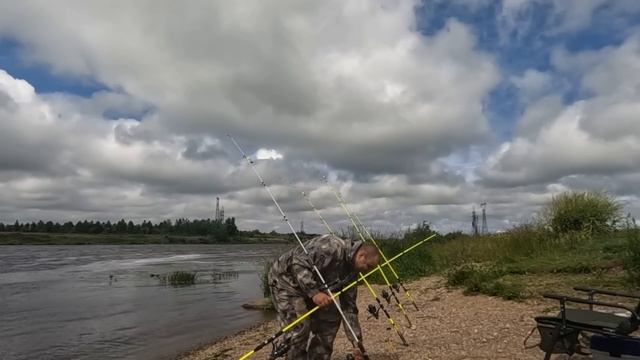 Удилища в дугу / Смотрим новым эхолотом дно /Рыбалка на донки / Удилище Осетр смотреть онлайн