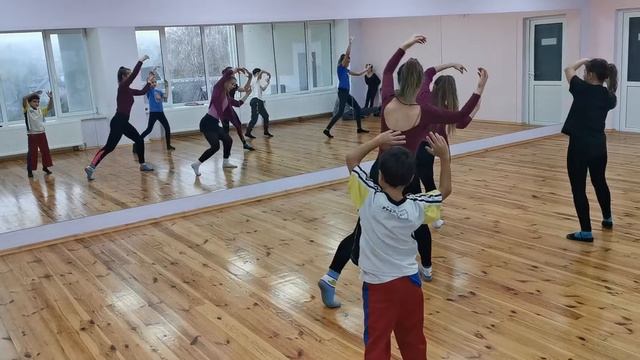 Танцевальные комбинации Fly cats смотреть онлайн