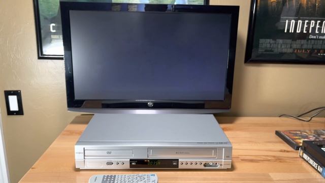 Insignia IS-DVD040924 DVD VCR Combo смотреть онлайн