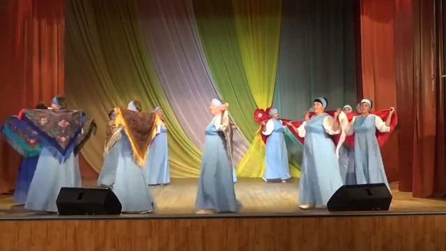 Танцевальная группа народного самодеятельного коллектива хора ветеранов, с. Кичменгский Городок