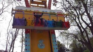 Аттракцион Лягушка для маленьких детей в парке Муштаиды