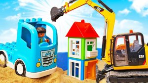 Капуки машины – Гусеничный экскаватор учится строить дом! Развивающие видео про машинки для малышей