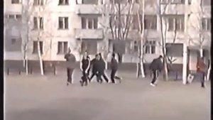 Школа №16. Урок физкультуры 1998 год, 11а класс. г. Благовещенск.