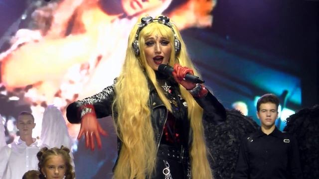 Лама Сафонова.Девушка которая поёт.MOSCOW FASHION SHOW JEANNE NICOLE. "Осень на Якиманке". смотреть онлайн