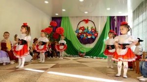 Танец Красных Шапочек. Весенний утренник. Средняя группа.