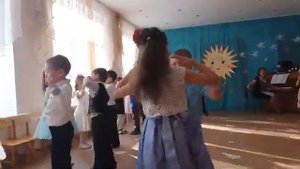 Танец "Улыбнись" сл. и муз. А. Евтодьевой Автор движений - Дружинина Татьяна Владимировна