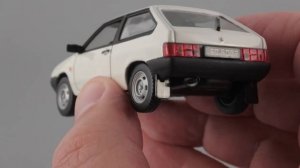 Реэкспорт. Первая встреча: ВАЗ-2108 Lada Samara • Спутник в руках британских журналистов 1986 • 1:4